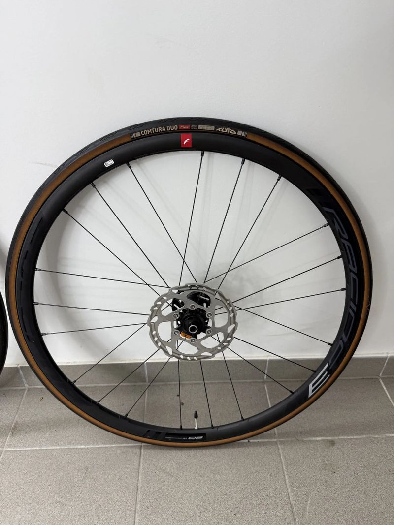 FULCRUM Racing 3 DB - HG11 + pneu Tufo