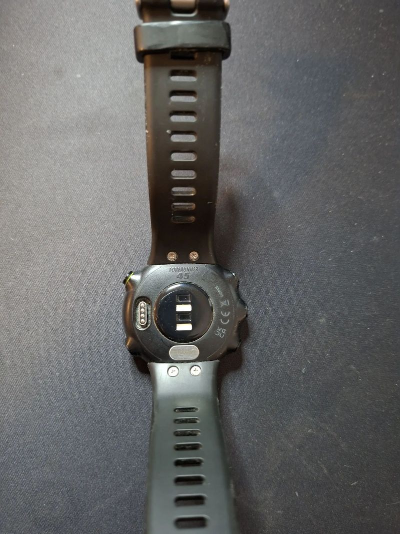 Prodám skoro nedotčené hodinky Garmin Forerunner 45