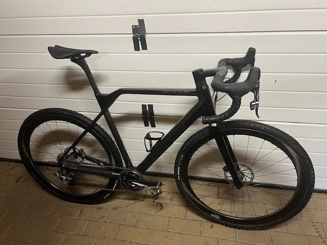 Canyon Inflite CF SL 8