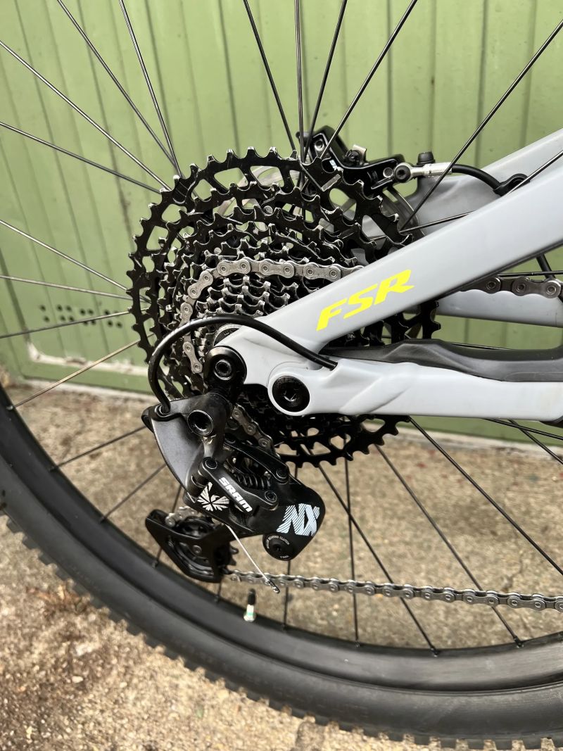 Trailové kolo Specialized Stumpjumper Comp 29" Top stav