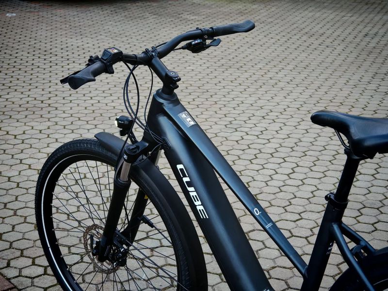 Cube Touring Hybrid Pro 625 