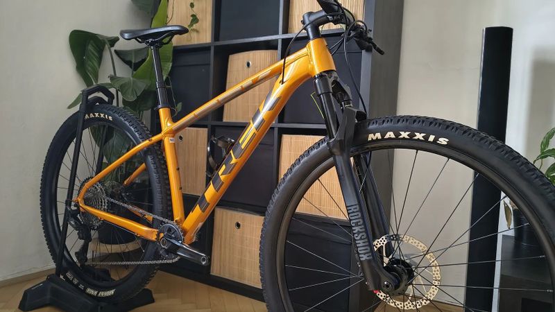 Trek X-Caliber 9 Factory Orange / vel.ML / XT 1x12 / teleskop