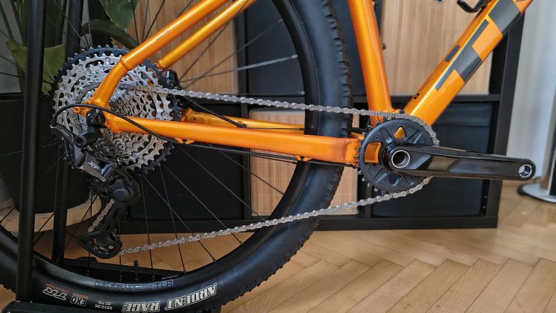 Trek X-Caliber 9 Factory Orange / vel.ML / XT 1x12 / teleskop