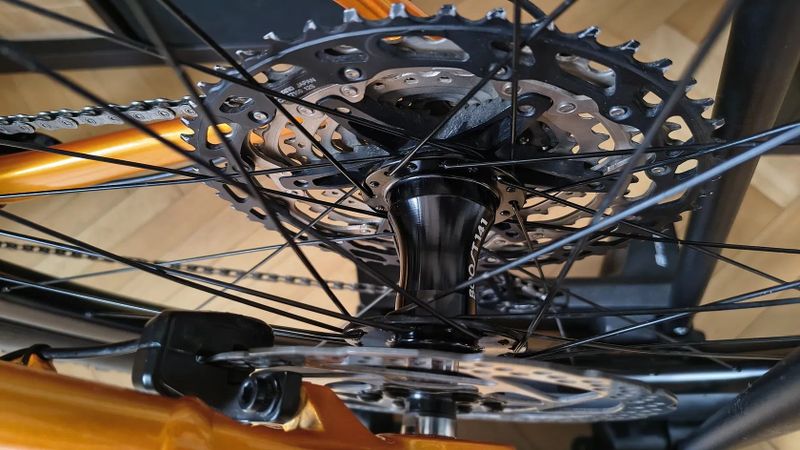 Trek X-Caliber 9 Factory Orange / vel.ML / XT 1x12 / teleskop