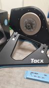 Tacx NEO SMART T2800 s ližinami Motion Plates