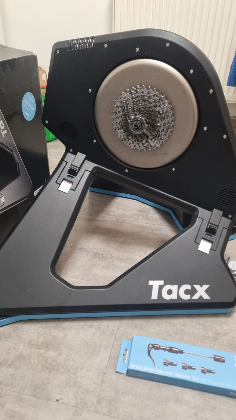 Tacx NEO SMART T2800 s ližinami Motion Plates