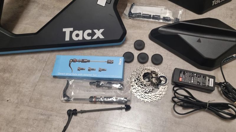 Tacx NEO SMART T2800 s ližinami Motion Plates
