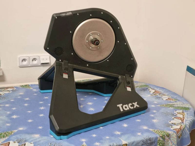 Tacx NEO SMART T2800 s ližinami Motion Plates