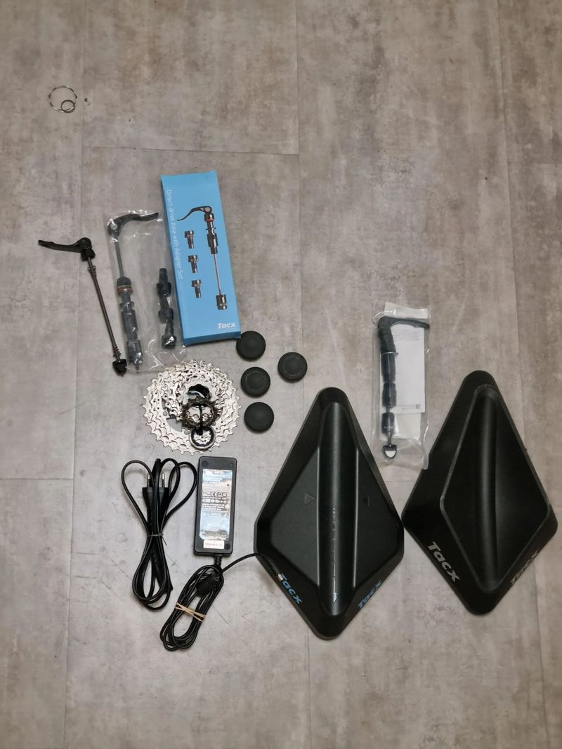 Tacx NEO SMART T2800 s ližinami Motion Plates