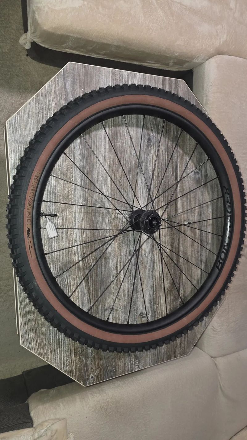 Kola Bontrager Line Comp 30 (ořech XD)