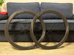 Karbonová silniční kola HUNT 50 Carbon Aero Disc