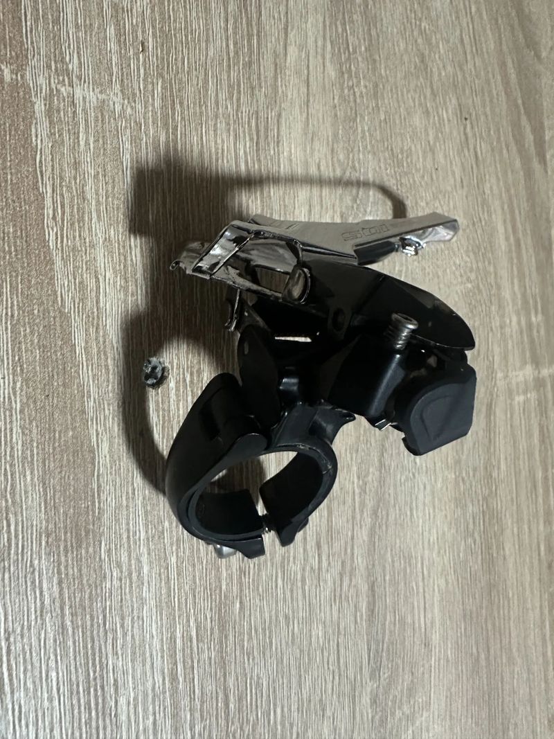 Přesmykač Shimano 105, FD-R7000, objímka