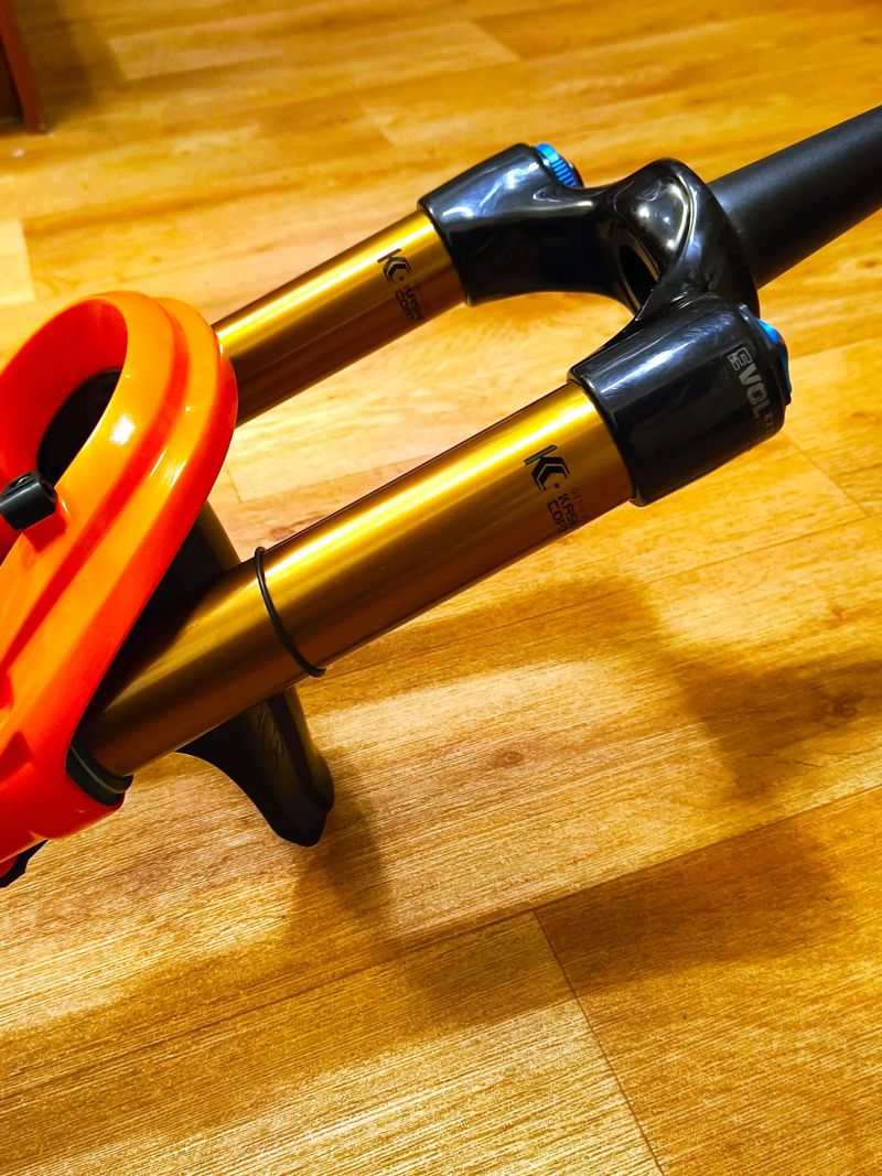 FOX 38 Factory Grip2 29", zdvih 160 mm, kashima TOP STAV