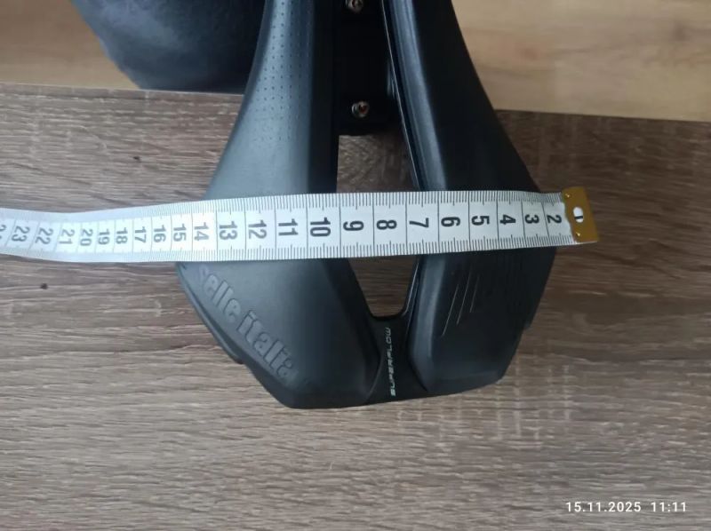 Nové sedlo Selle Italia SLS a karbon. sedlovka Twitter 31,6 