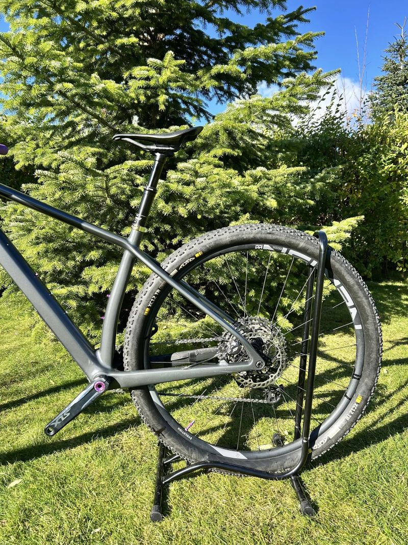 Karbonové závodní XC kolo