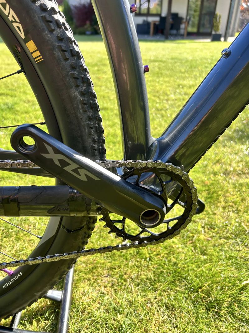 Karbonové závodní XC kolo