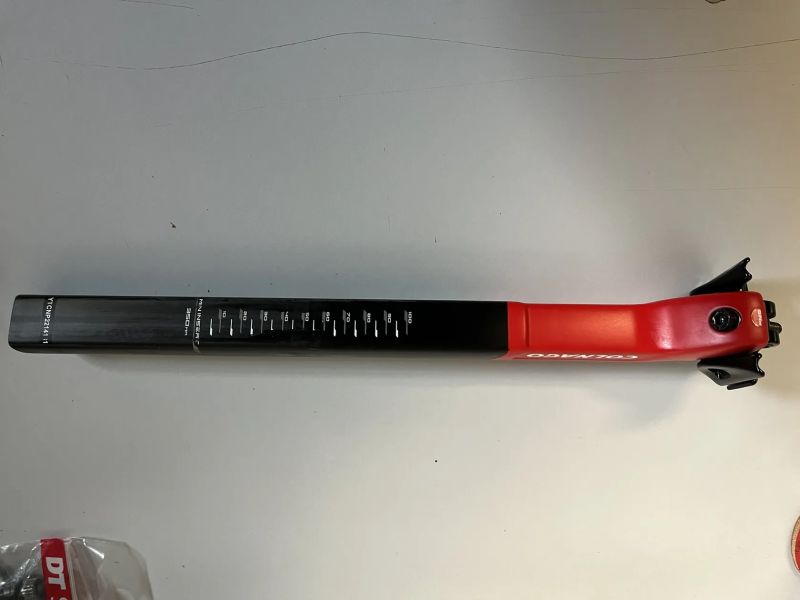 karbonová sedlovka COLNAGO 