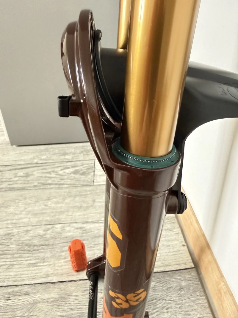 Vidlice Fox 36 Factory Grip2 - limitovaná edice barva Rootbeer (hnědá metalíza)