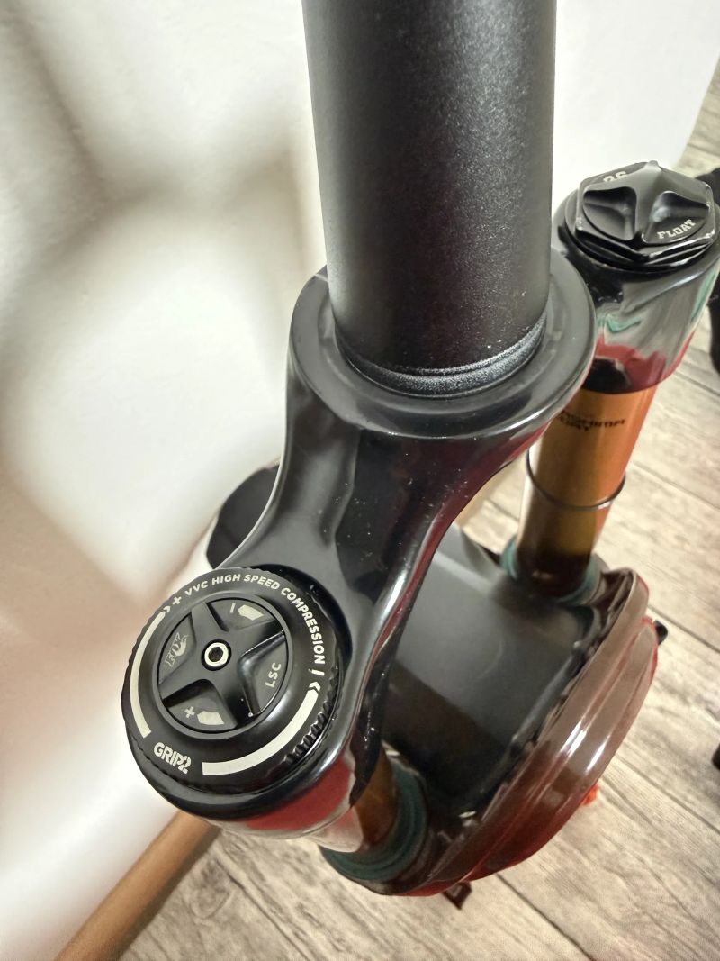 Vidlice Fox 36 Factory Grip2 - limitovaná edice barva Rootbeer (hnědá metalíza)