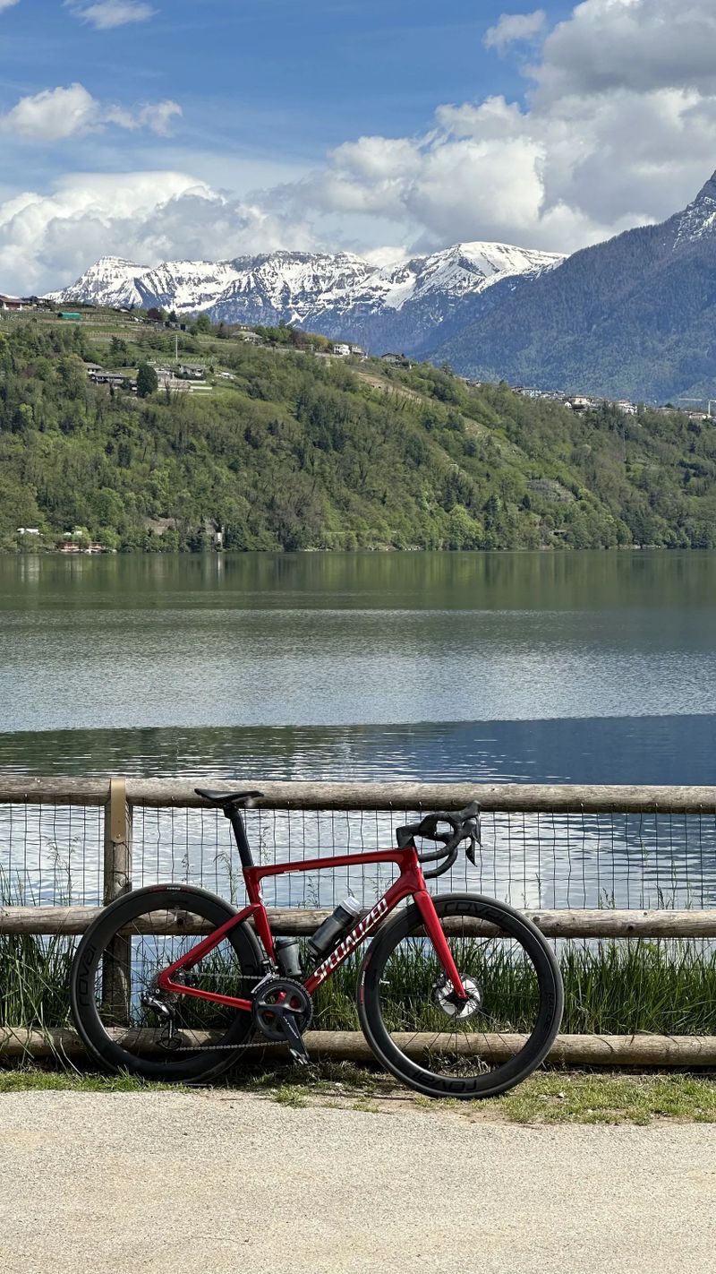 Karbonové kolo velikost "L" + zdarma helma Sweet Protection Falconer Aero 2 2Vi Mips