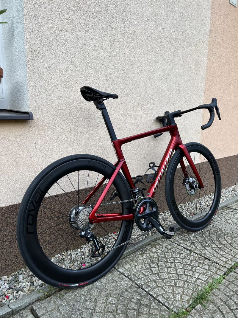 Karbonové kolo velikost "L" + zdarma helma Sweet Protection Falconer Aero 2 2Vi Mips