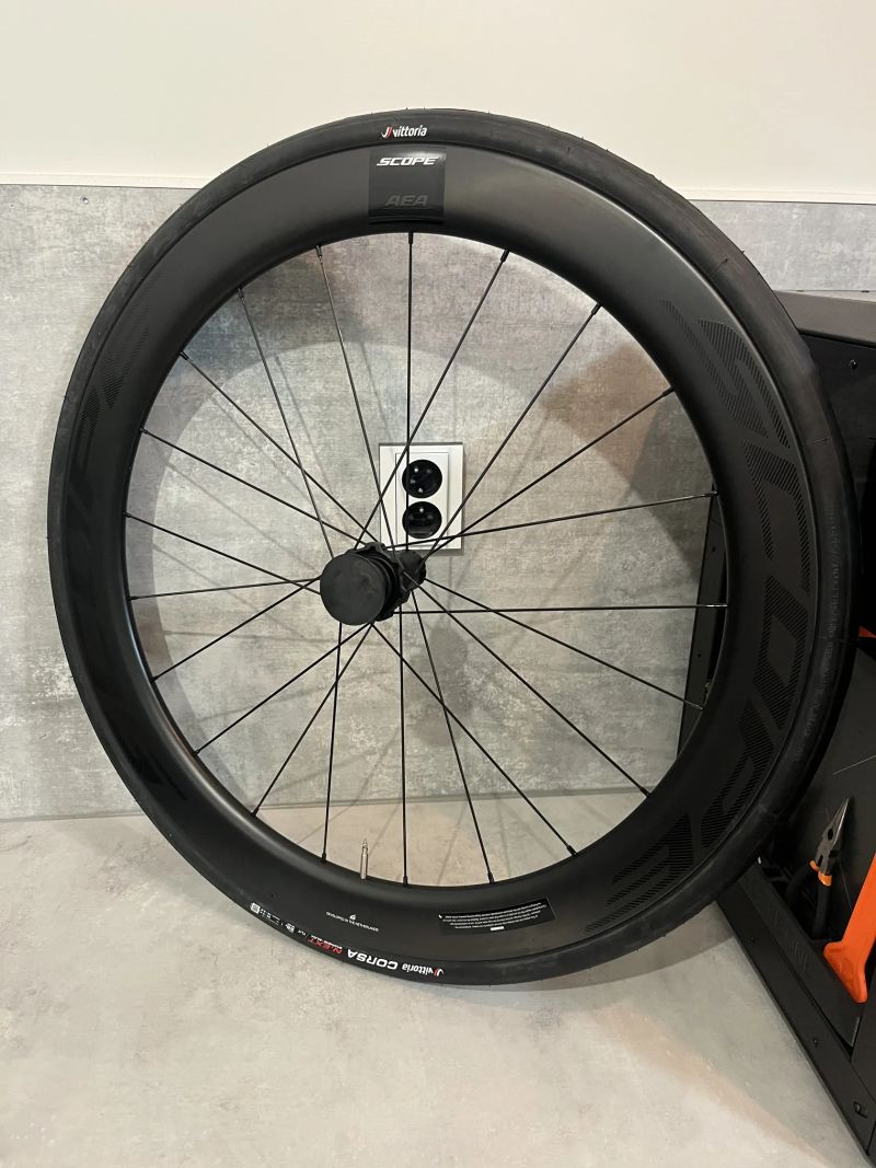 Scope R5 57mm Shimano ořech + Vittoria Corsa TLR