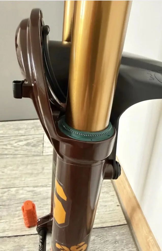 Vidlice Fox 36 Factory Grip2 - limitovaná edice barva Rootbeer (hnědá metalíza)