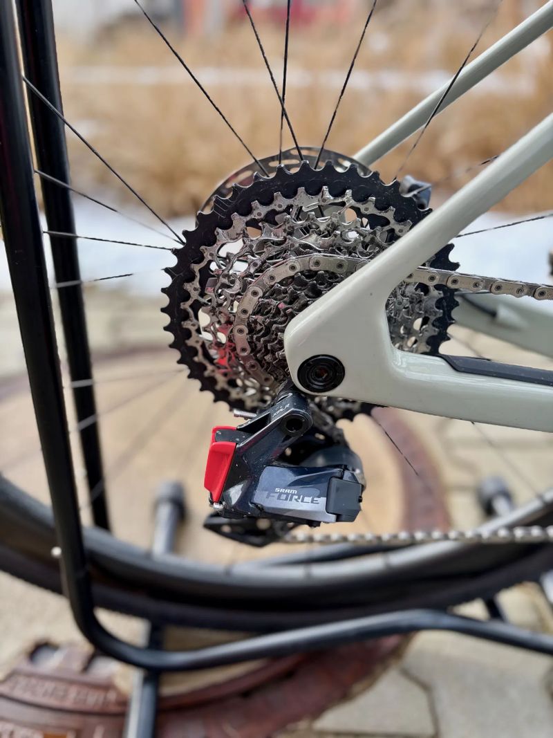 Gravel Van Rysel Riverside GCR, SRAM Force AXS, Karbonova kola Reynolds ATR, Vel. XL