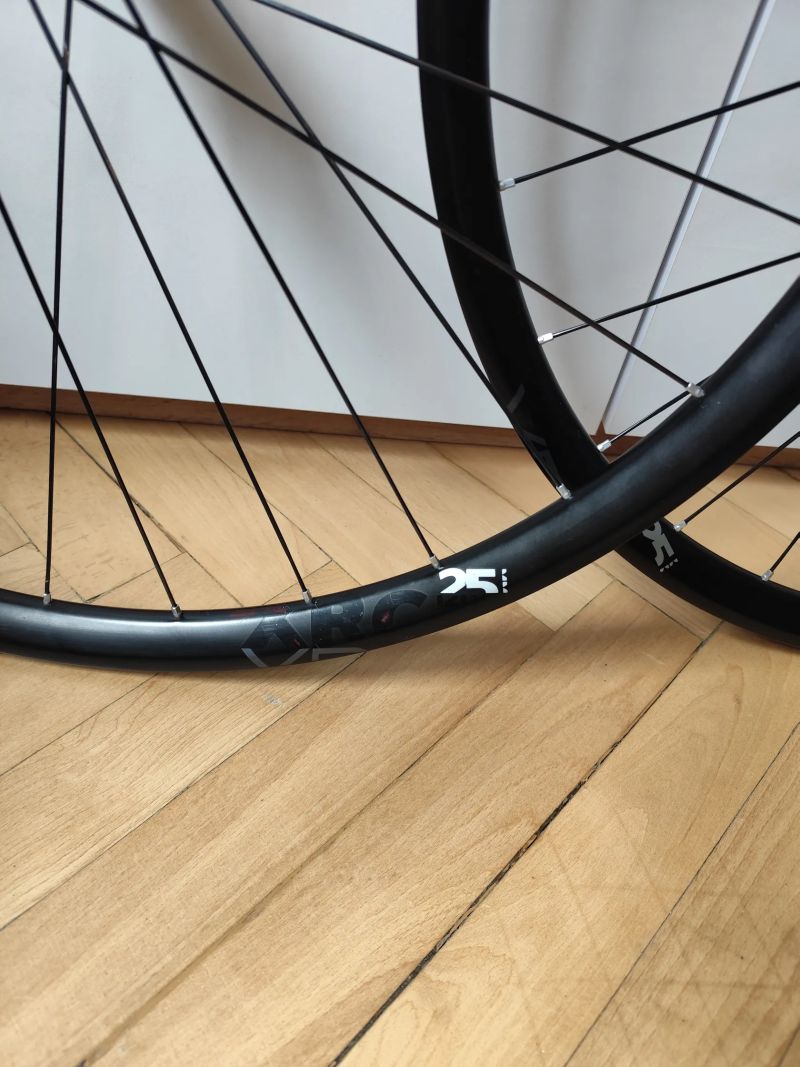 Zapletená karbonová kola DT Swiss XRC 1200, boost, XD