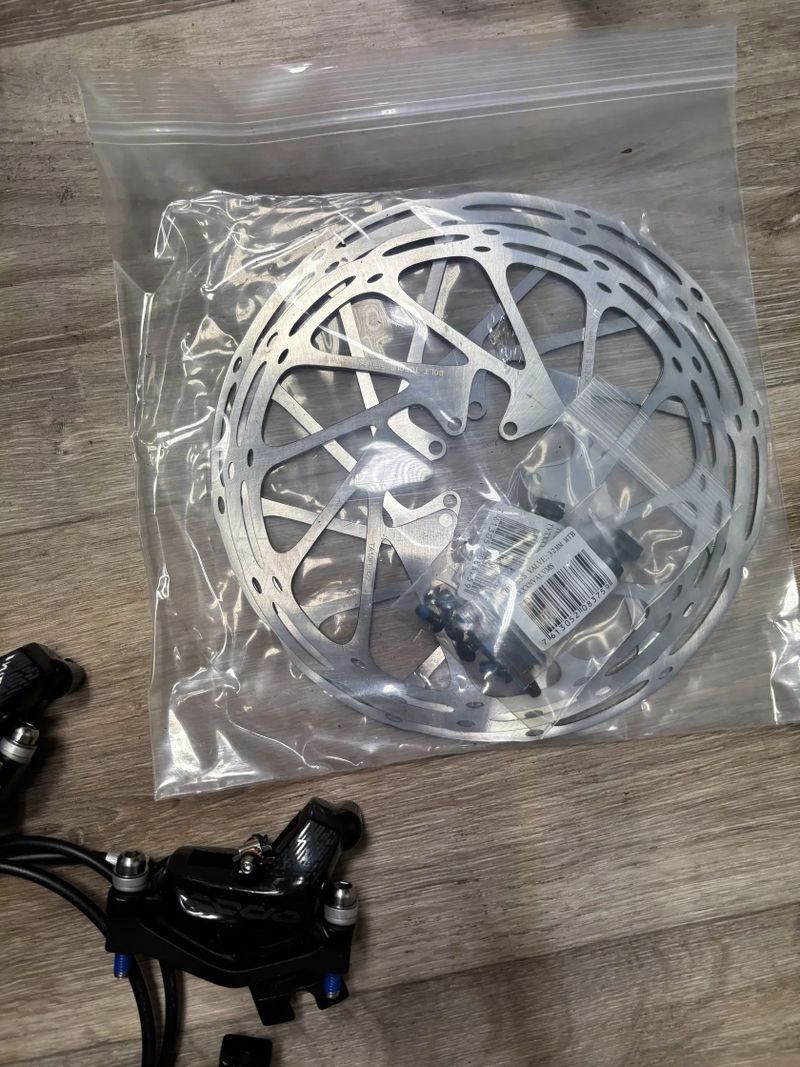 Nové brzdy SRAM CODE RSC 