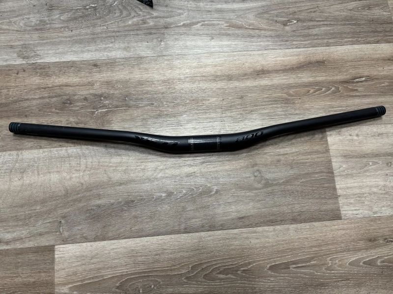 Nové karbonové Řídítka Yeti turq 800