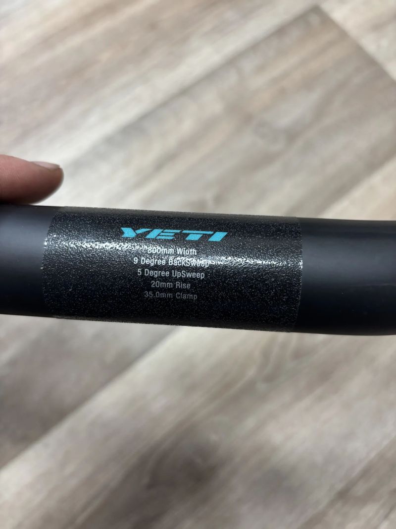 Nové karbonové Řídítka Yeti turq 800