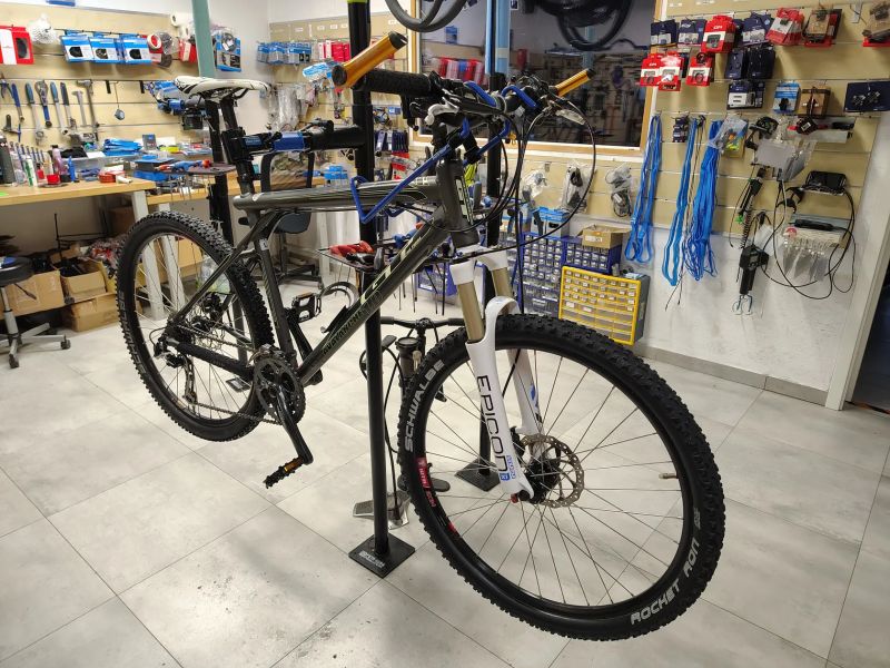 GT Avalanche 1.0, Vzduchová vidlice, velmi dobrý stav