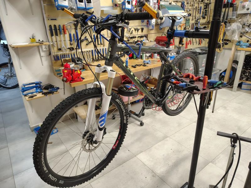 GT Avalanche 1.0, Vzduchová vidlice, velmi dobrý stav