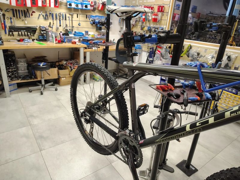 GT Avalanche 1.0, Vzduchová vidlice, velmi dobrý stav