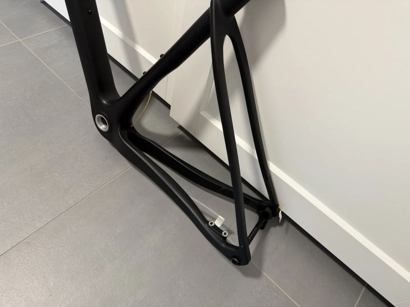 Nový rámový set Carbonda CFR707 (vel. M) – bez čekání a cla