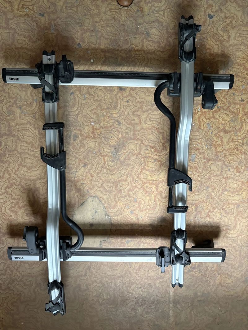 Thule nosič + 2x Thule držáky na kolo