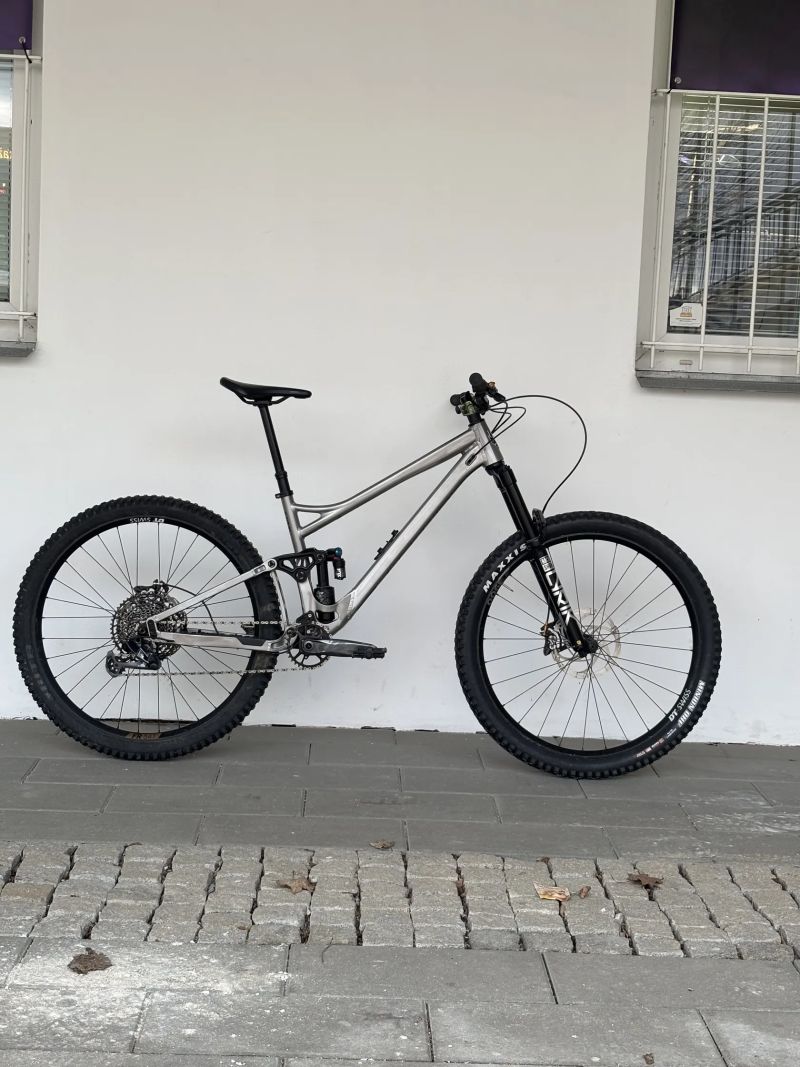 Banshee Bikes Titan v3.2