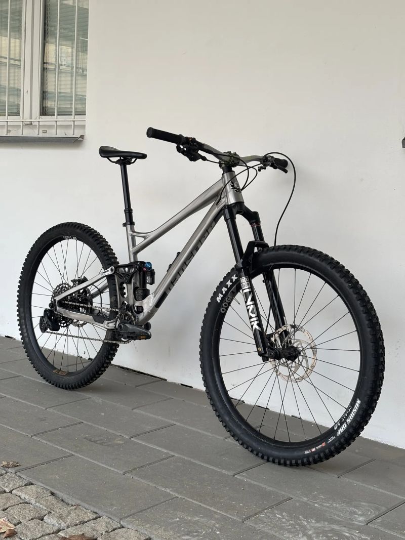 Banshee Bikes Titan v3.2