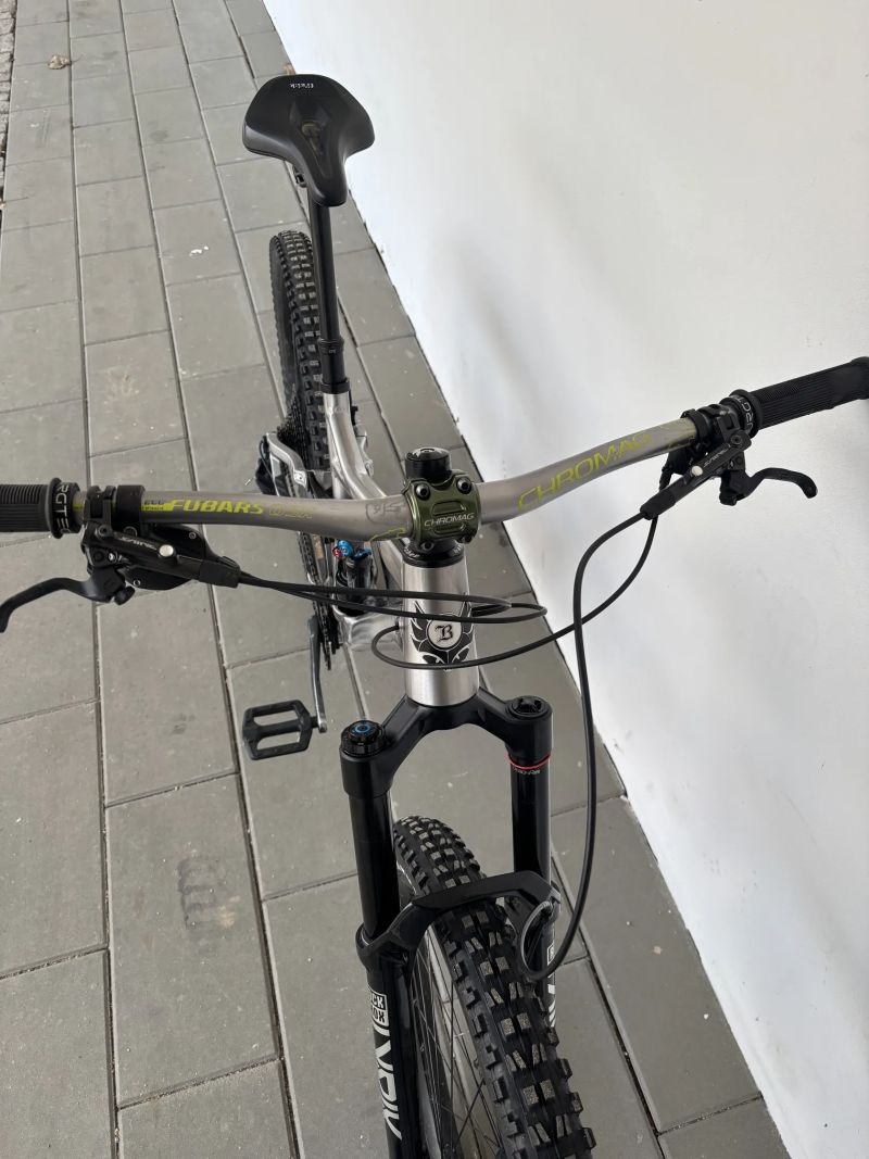 Banshee Bikes Titan v3.2