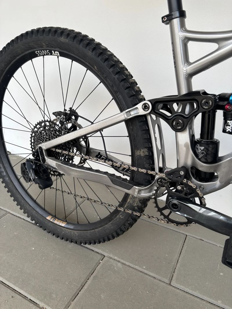 Banshee Bikes Titan v3.2