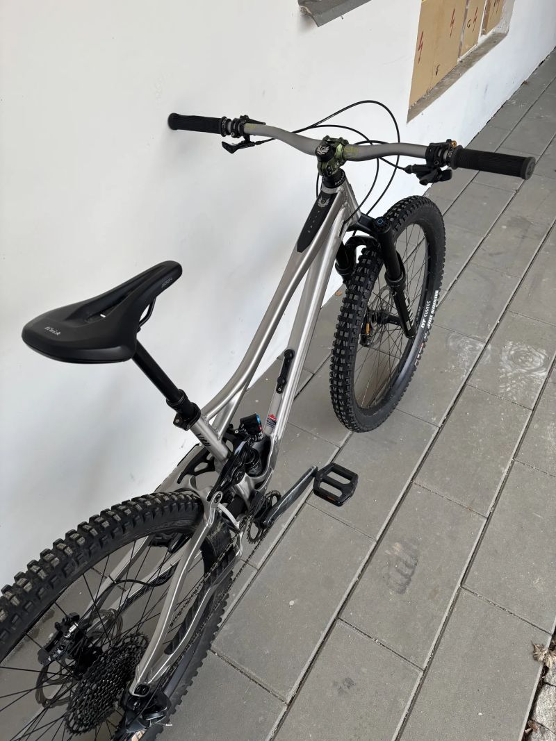 Banshee Bikes Titan v3.2