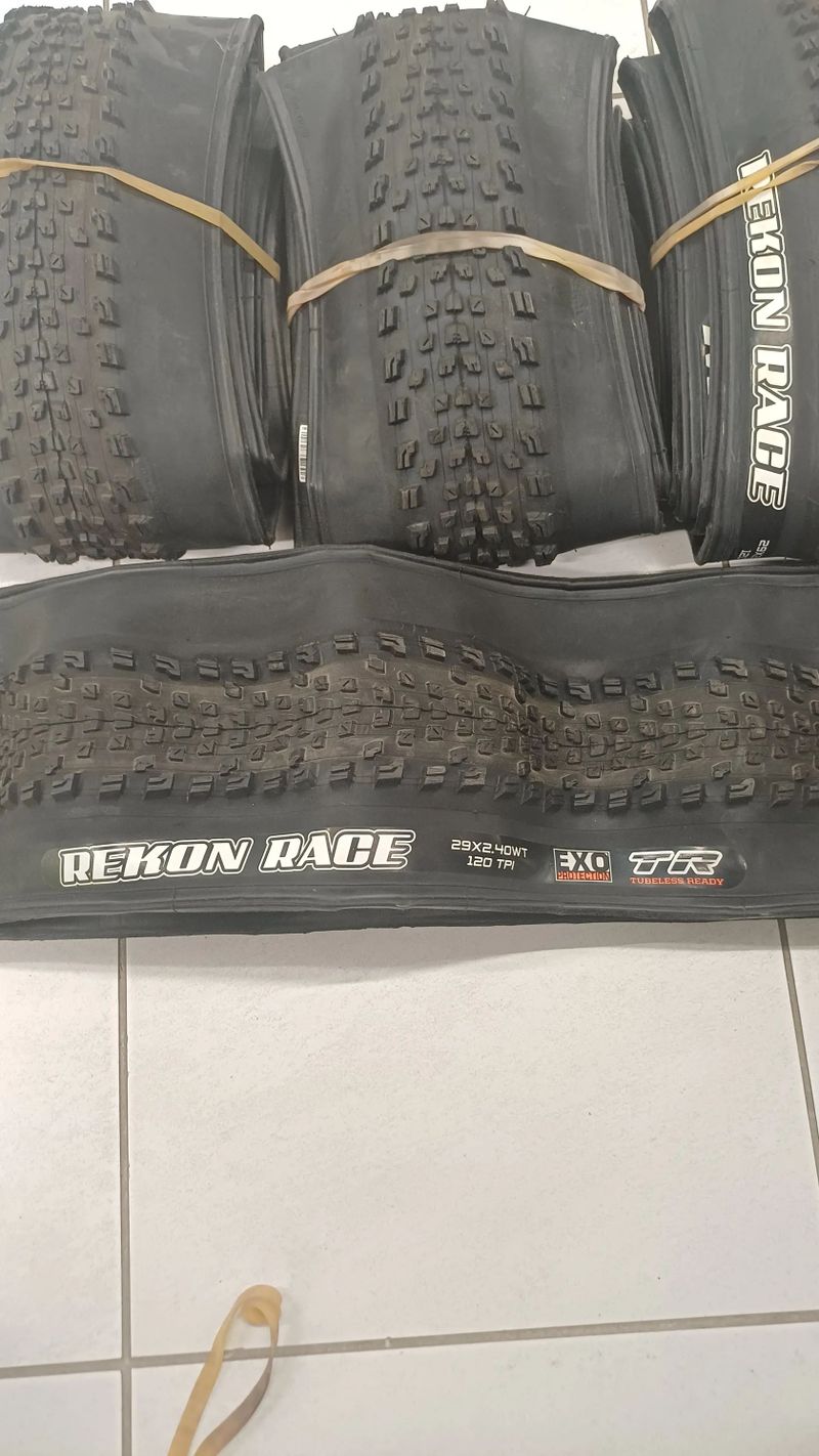 NOVÉ 4ks = 2000 kč - Maxxis Pláště Rekon Race 29x2.4 kevlar EXO TR 