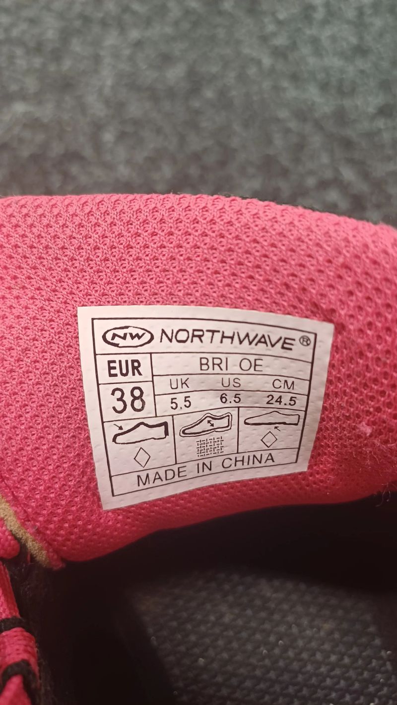 Tretry Northwave escape Evo vel.38 SPD/ platforma