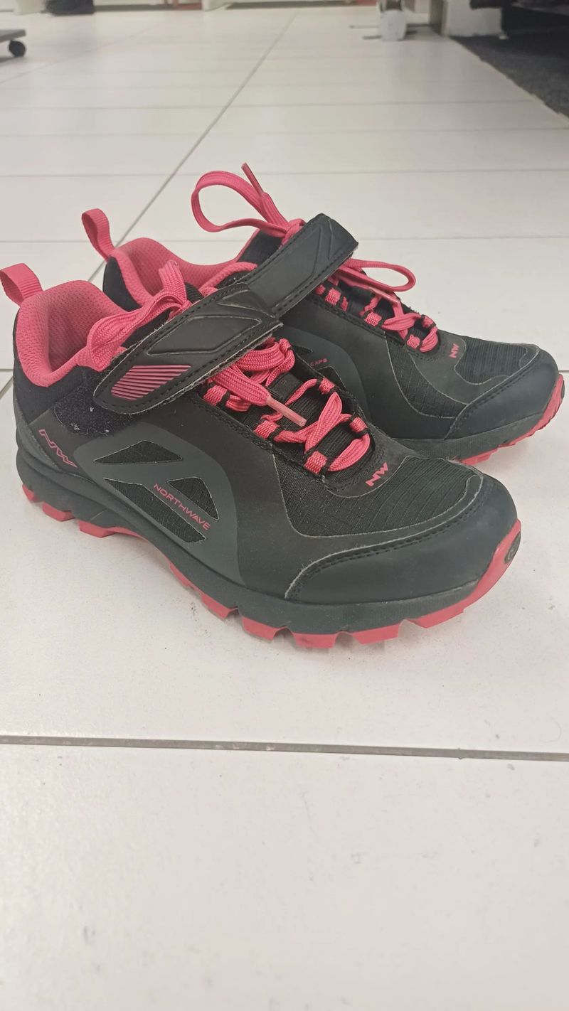 Tretry Northwave escape Evo vel.38 SPD/ platforma