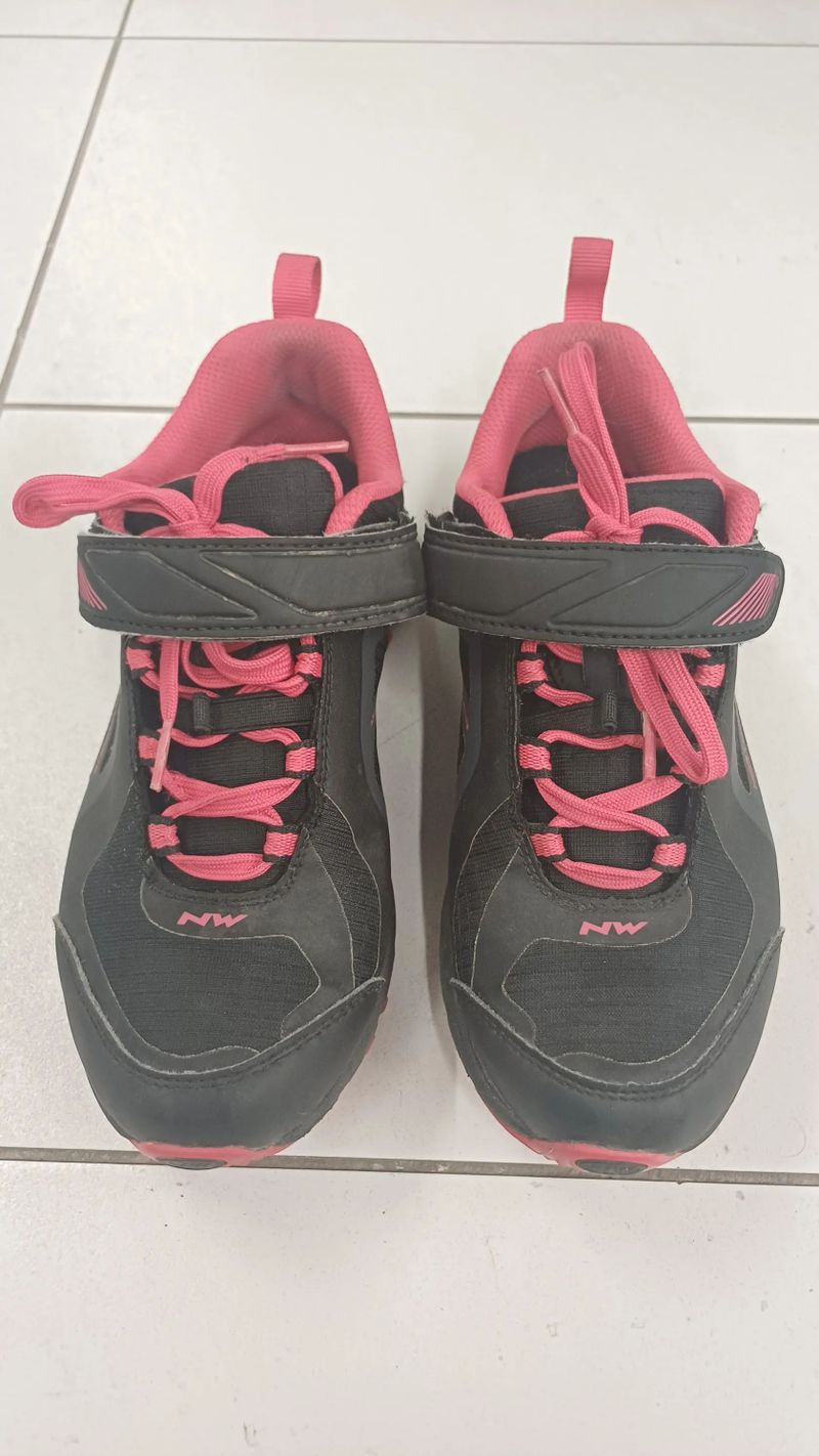 Tretry Northwave escape Evo vel.38 SPD/ platforma