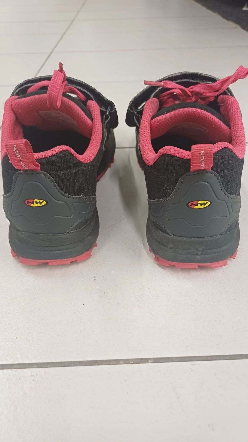 Tretry Northwave escape Evo vel.38 SPD/ platforma