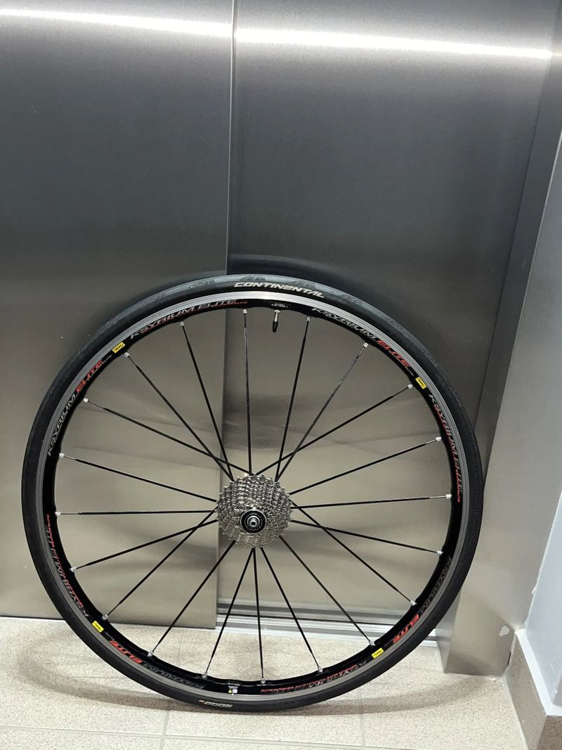 ultra lehké Mavic Ksyrium Elite+Plášt continental GP5000+kazeta 105 11s