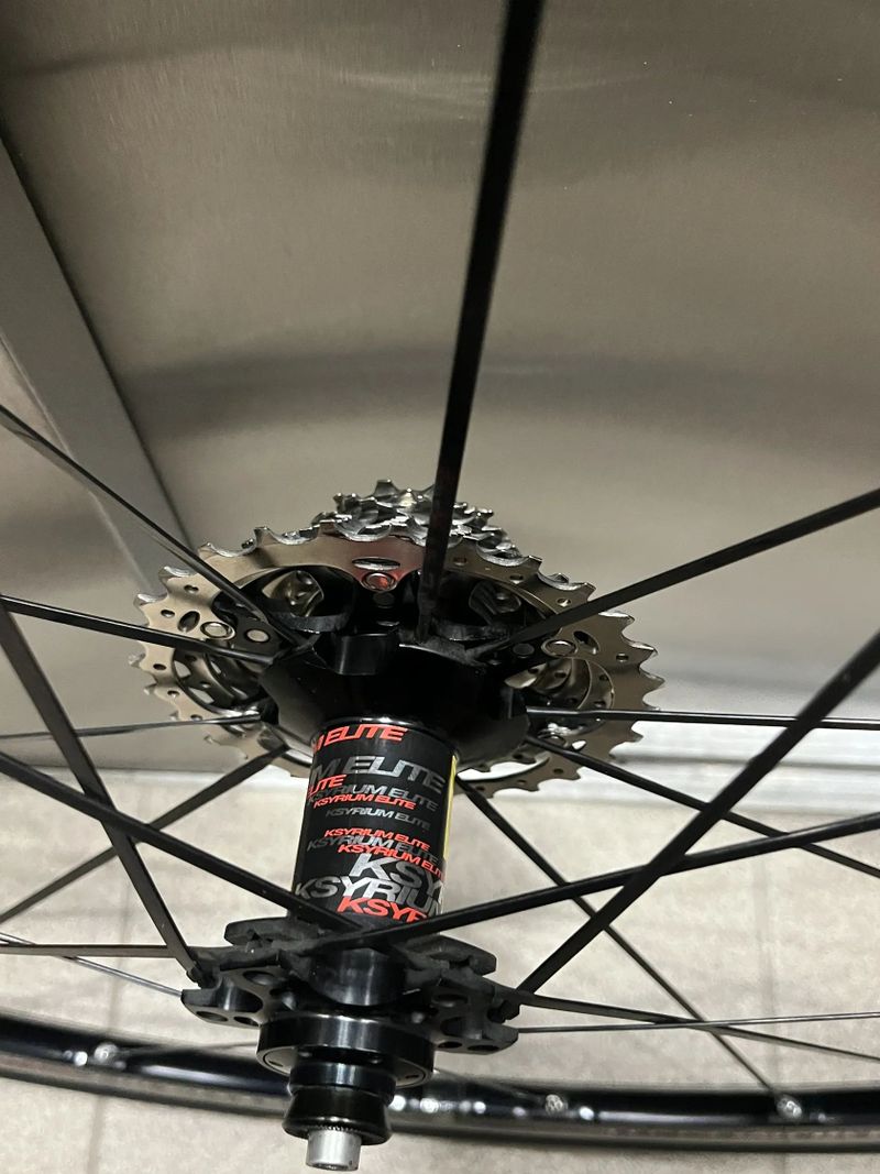 ultra lehké Mavic Ksyrium Elite+Plášt continental GP5000+kazeta 105 11s