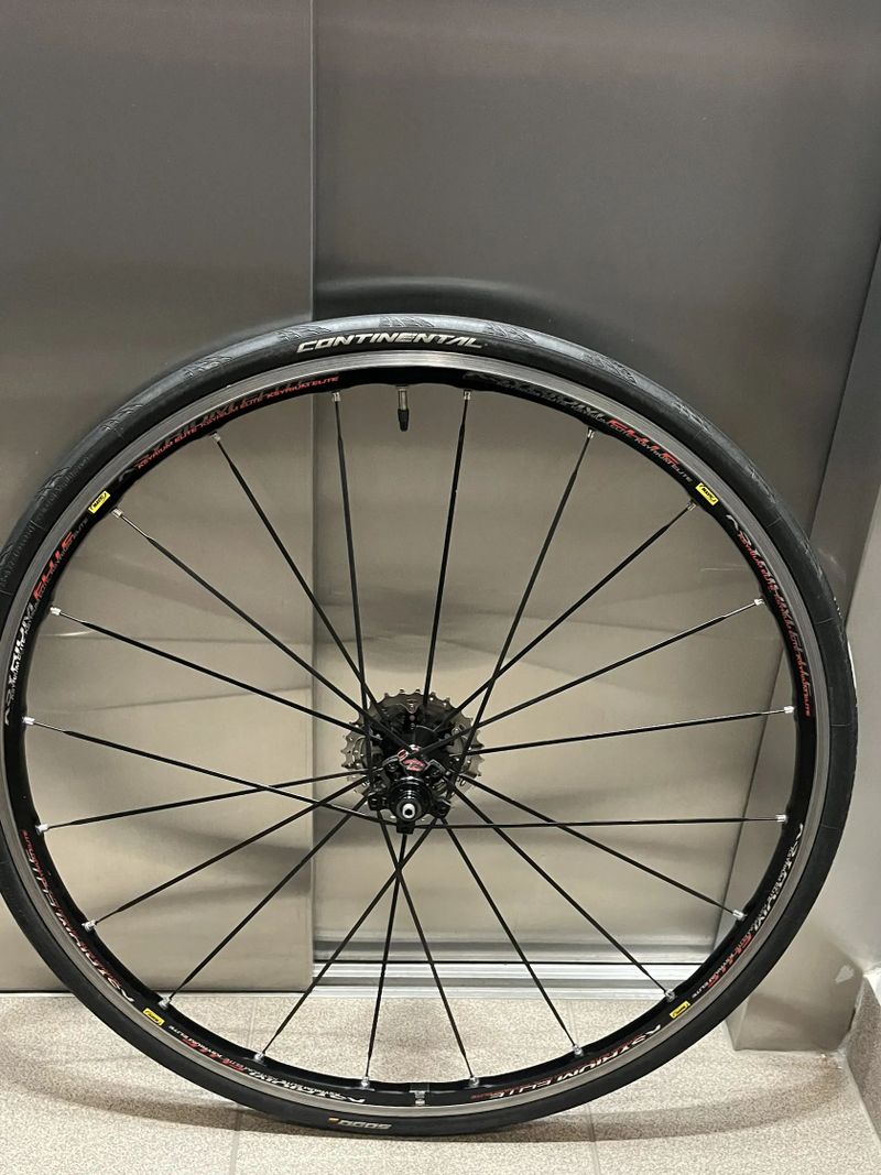 ultra lehké Mavic Ksyrium Elite+Plášt continental GP5000+kazeta 105 11s